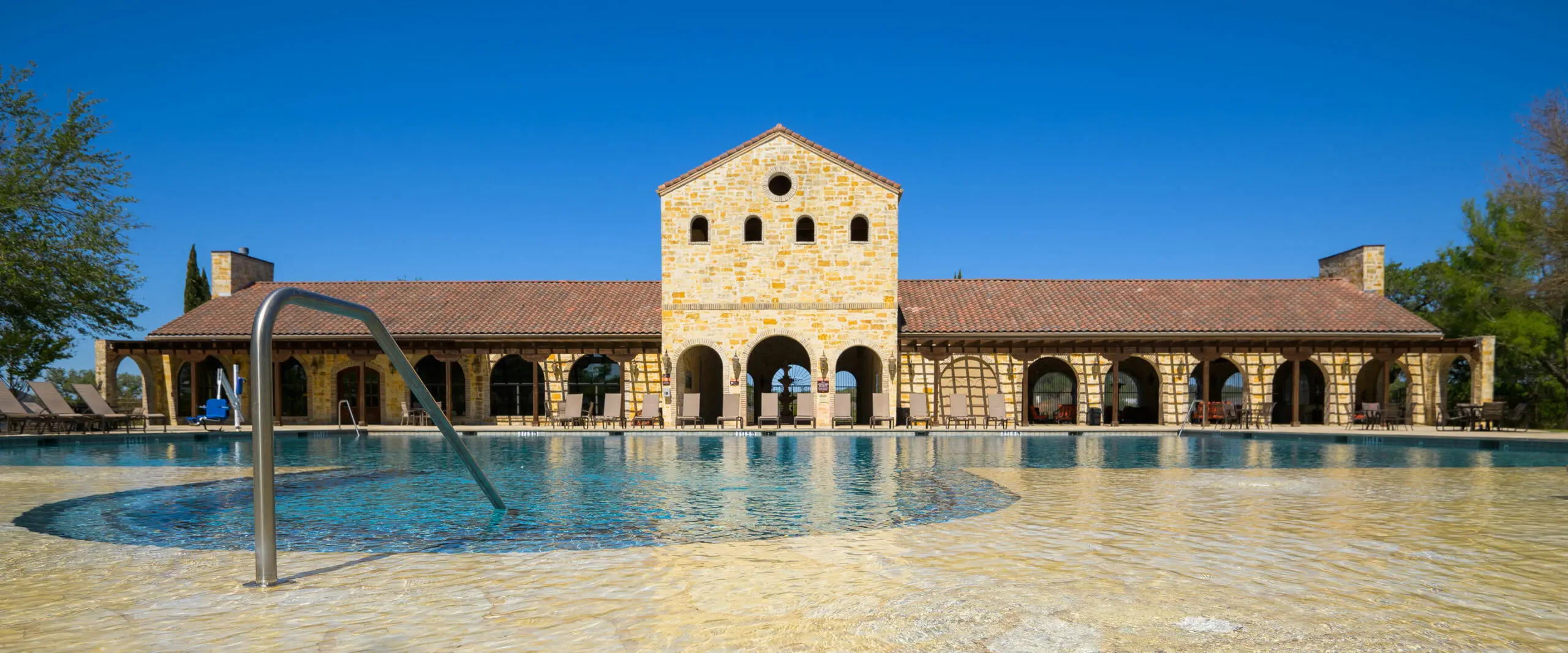 Vintage Oaks swimming pool and clubhouse.